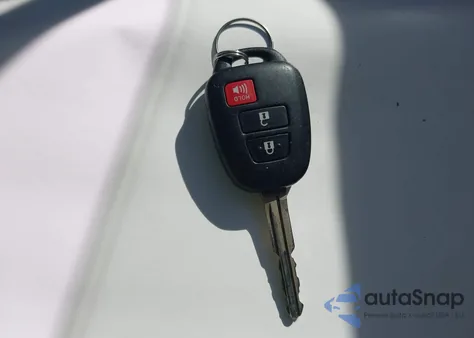 2015 Toyota Prius C One z USA, uszkodzony, nr VIN JTDKDTB33F1097994